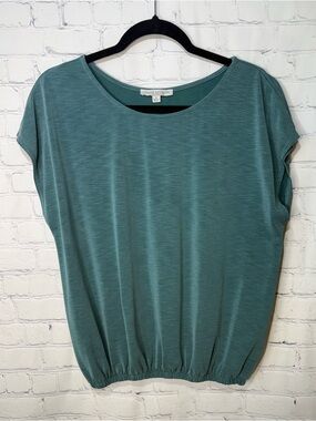 GREEN ENVELOPE size large green dolman-style silhouette short sleeve pullover